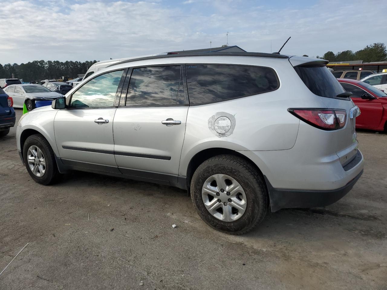 2014 CHEVROLET TRAVERSE L - Image 2