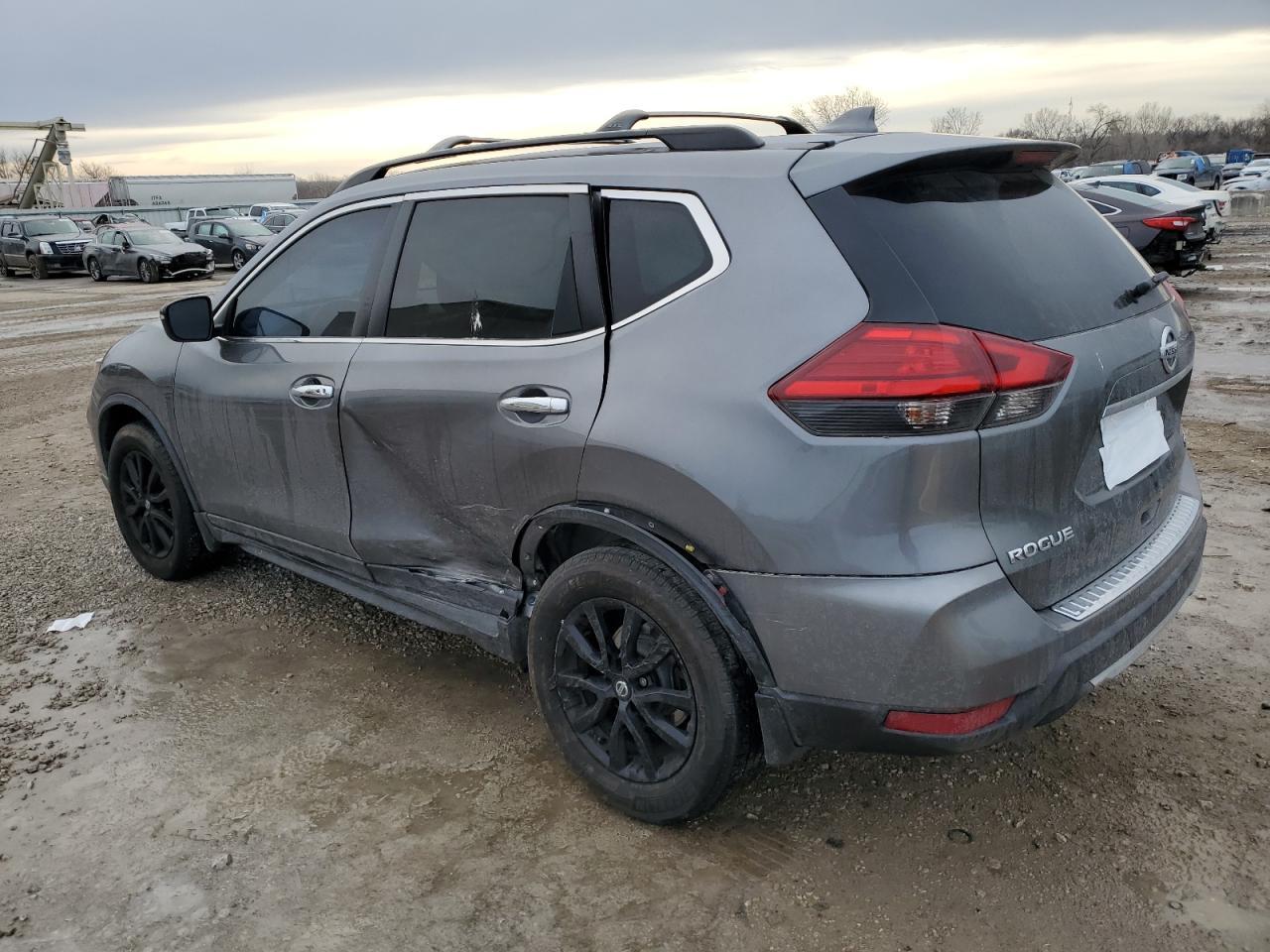 2017 NISSAN ROGUE SV - Фото 2