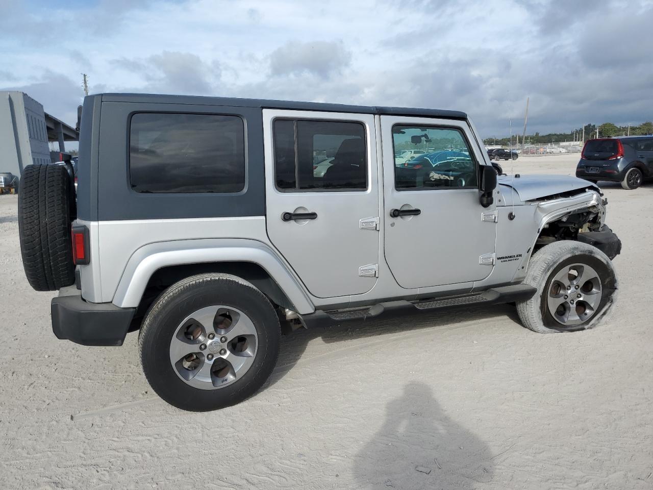 2010 JEEP WRANGLER U - Image 3