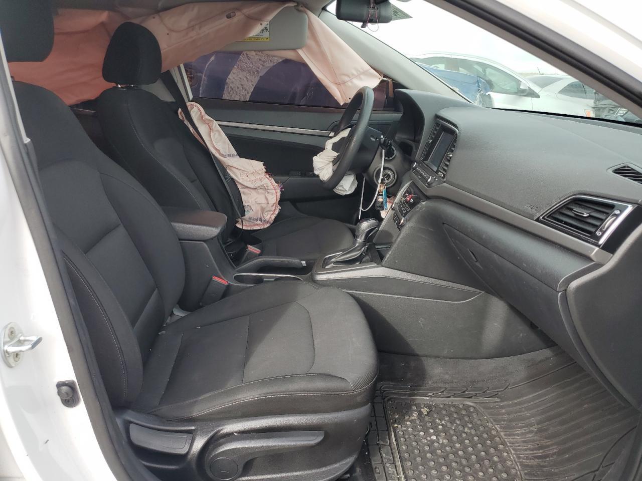 2018 HYUNDAI ELANTRA SE - Image 7