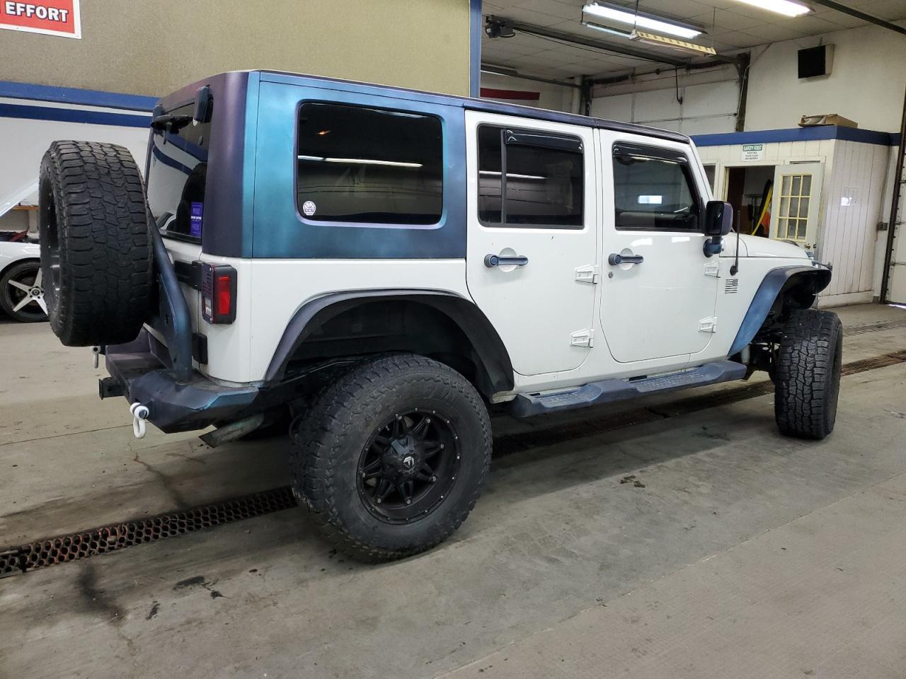 2010 JEEP WRANGLER U - Фото 3