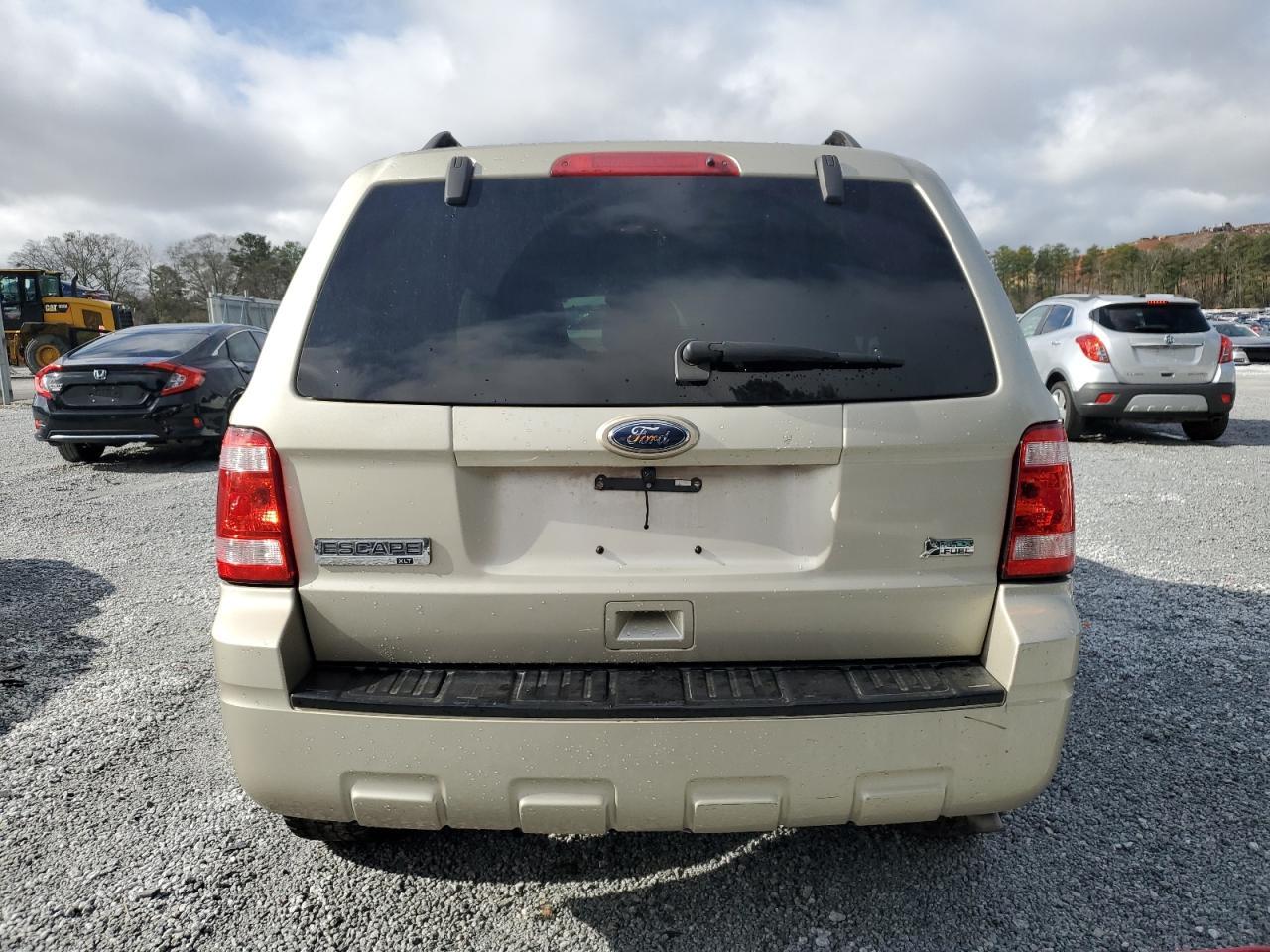 2010 FORD ESCAPE XLT - Image 6