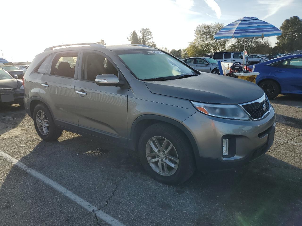 2014 KIA SORENTO LX - Image 4