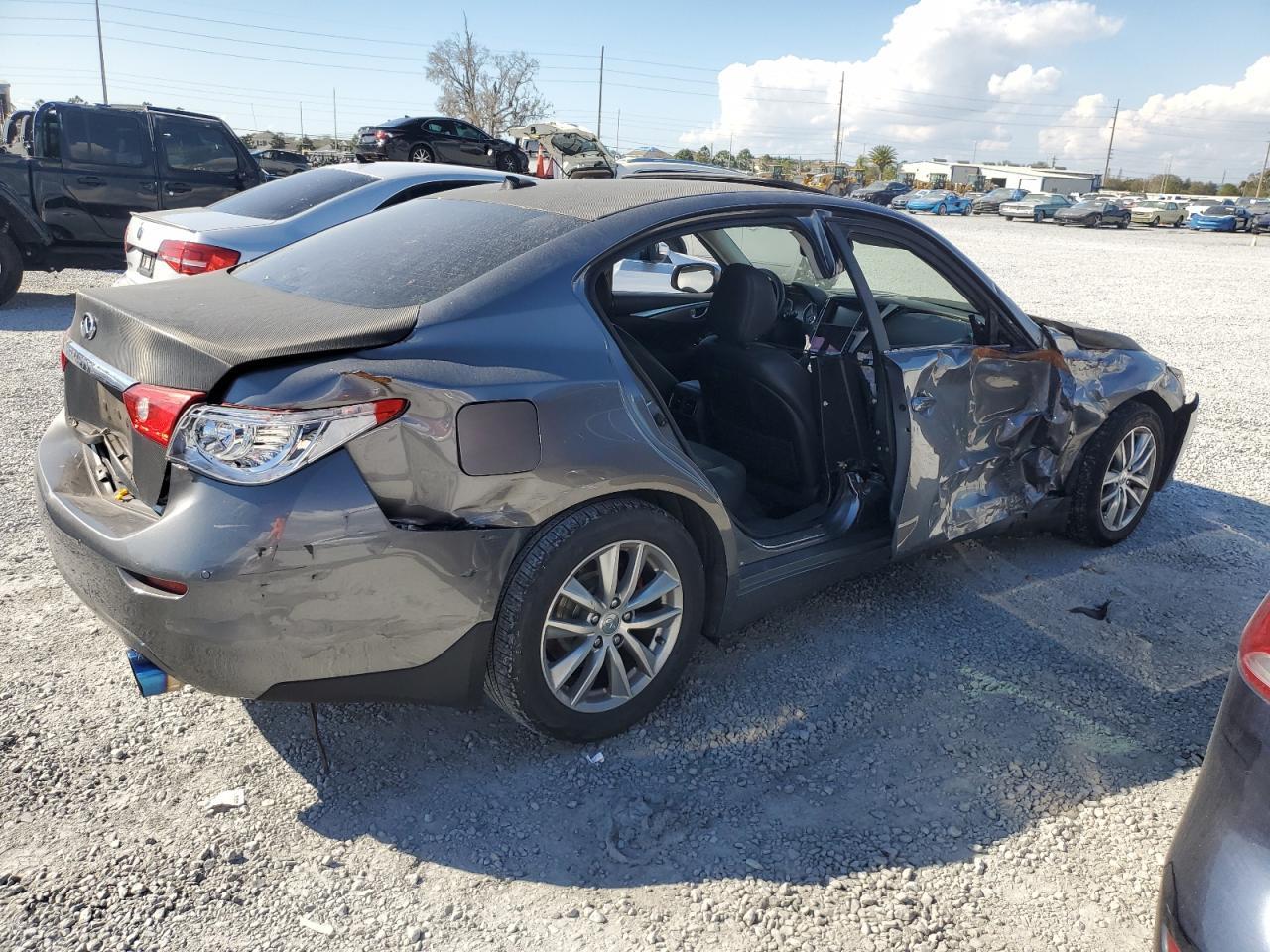 2016 INFINITI Q50 PREMIU - Фото 3