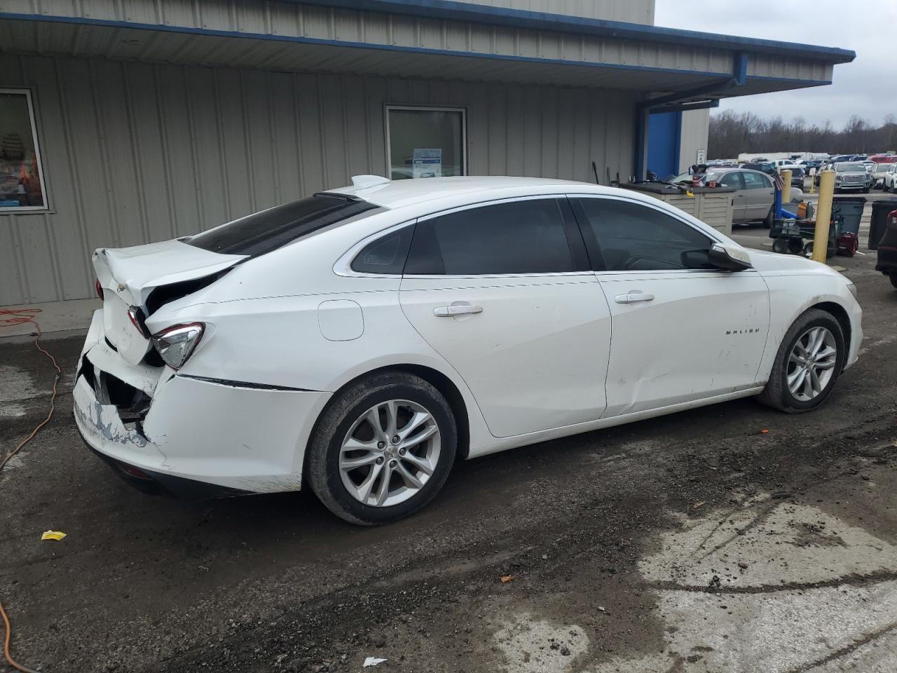 2017 CHEVROLET MALIBU LT - Image 3