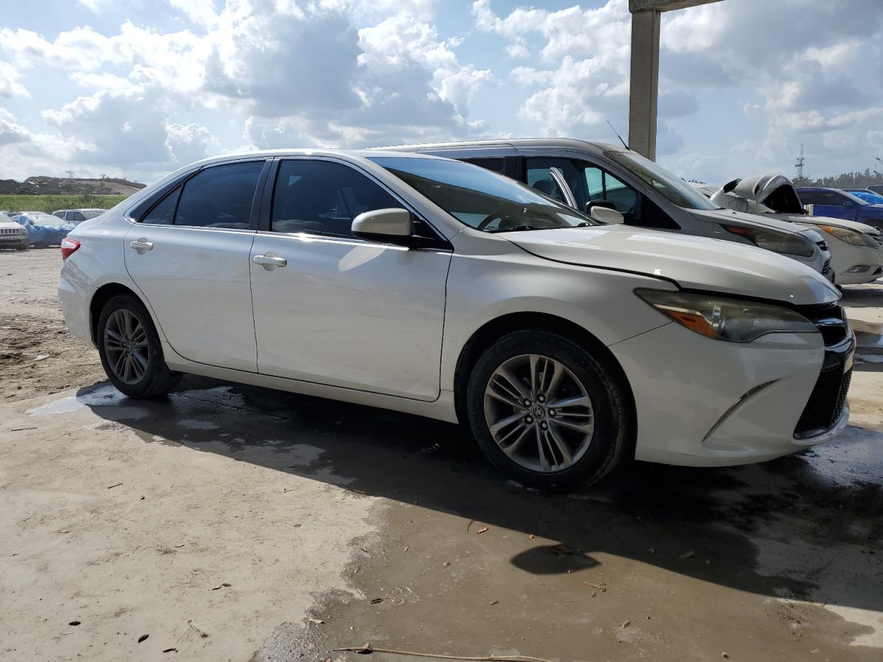 2017 TOYOTA CAMRY LE - Image 4