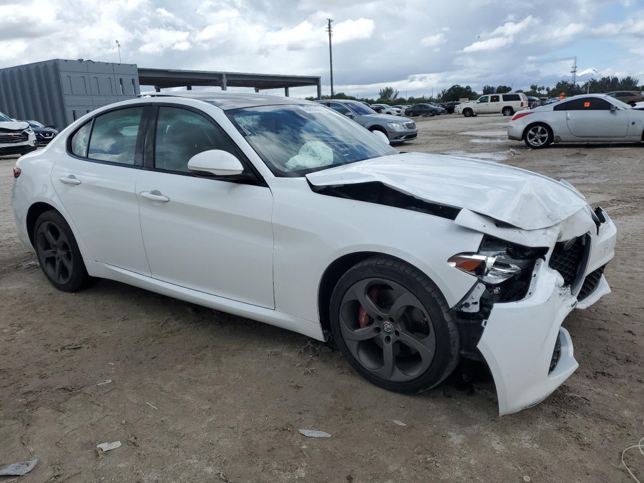2017 ALFA ROMEO GIULIA Q4 - Image 4