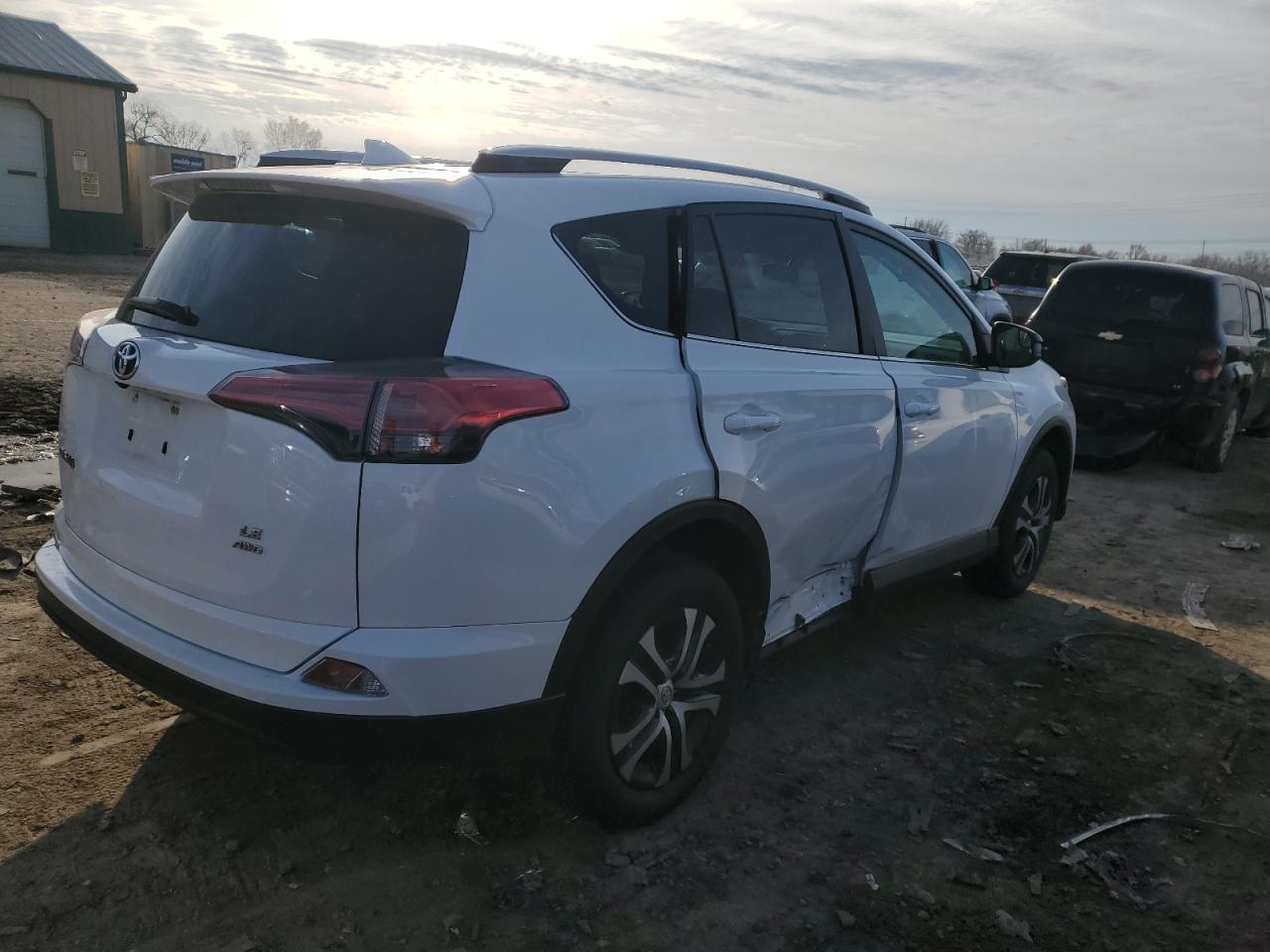 2016 TOYOTA RAV4 LE - Фото 3