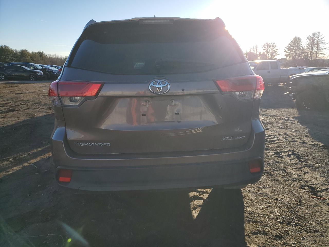 2018 TOYOTA HIGHLANDER - Фото 6