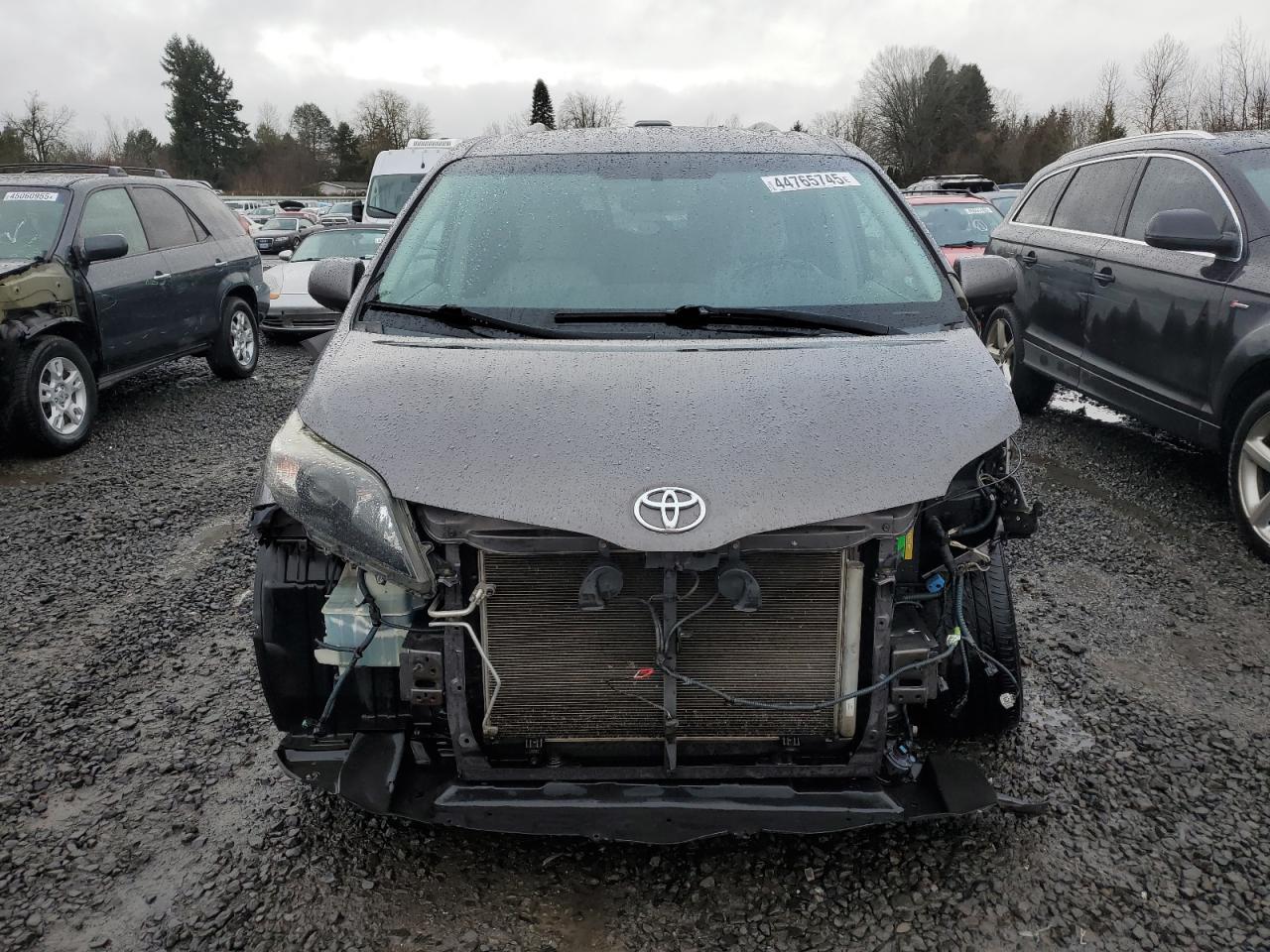 2011 TOYOTA SIENNA XLE - Image 5