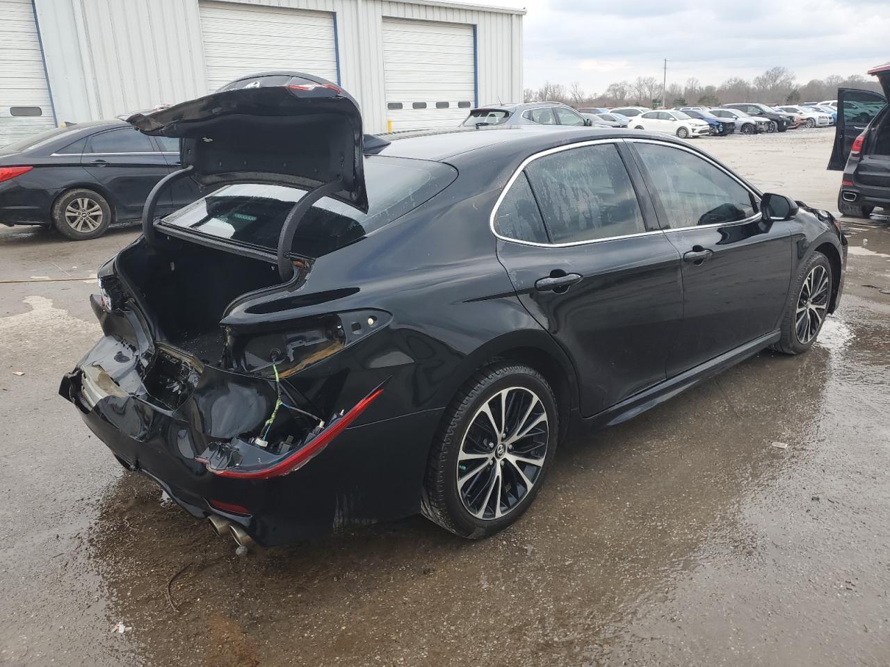2019 TOYOTA CAMRY L - Фото 3