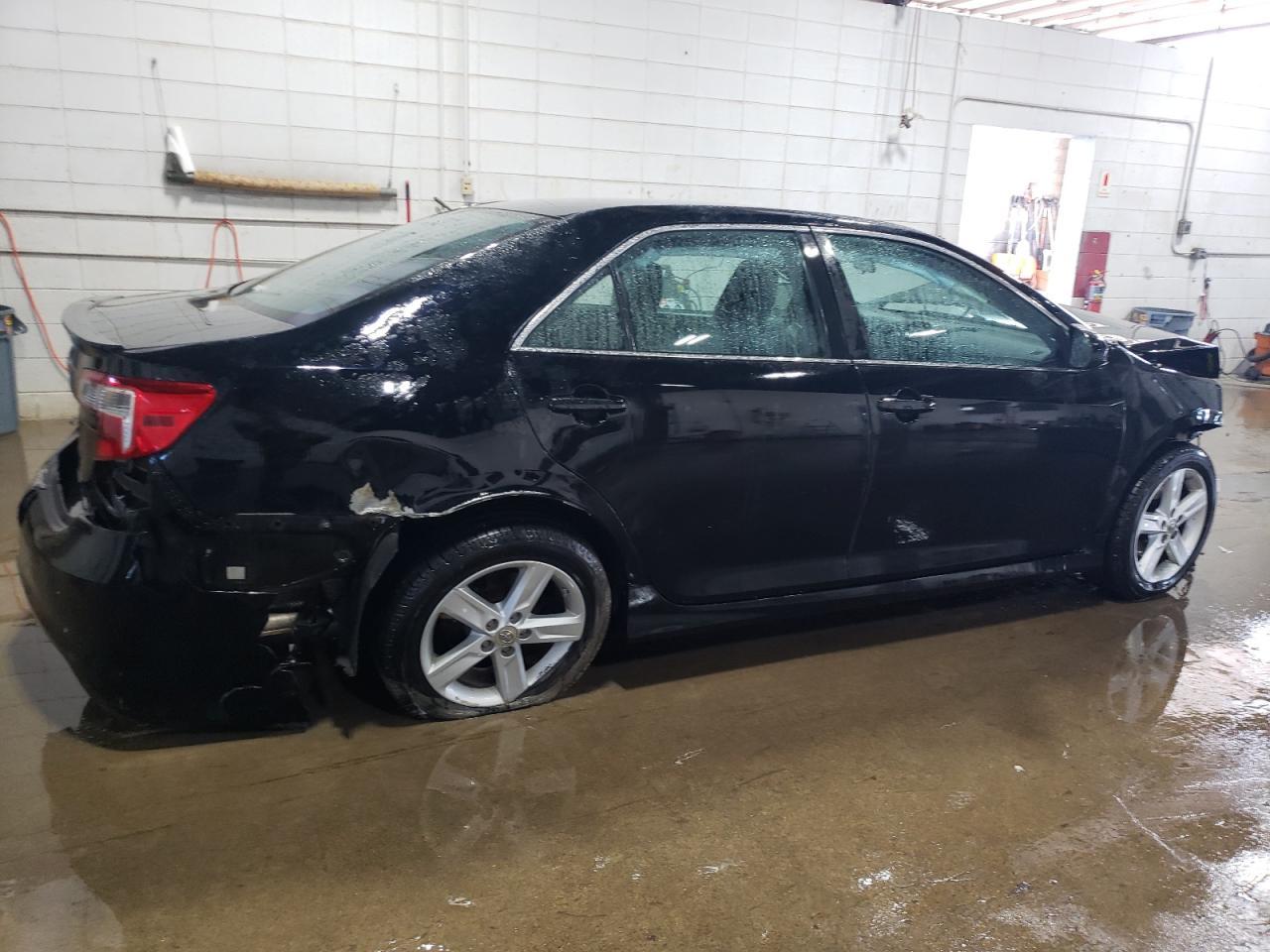 2013 TOYOTA CAMRY L - Фото 3
