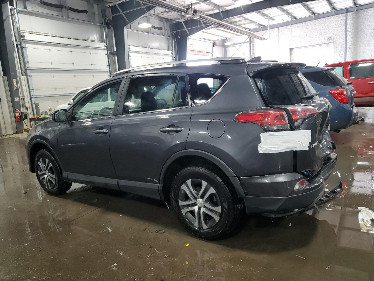 2018 TOYOTA RAV4 LE - Фото 2
