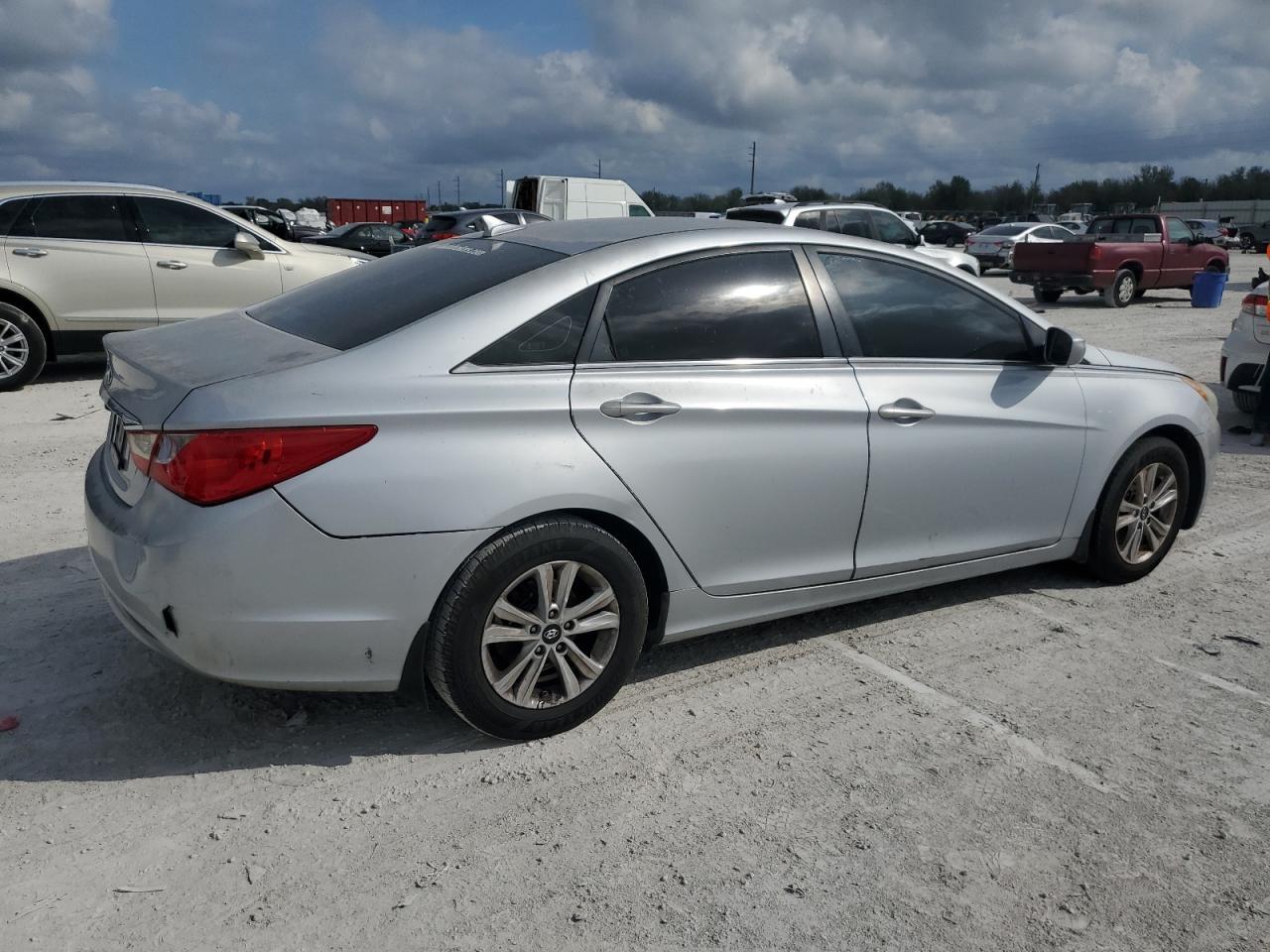 2011 HYUNDAI SONATA GLS - Image 3