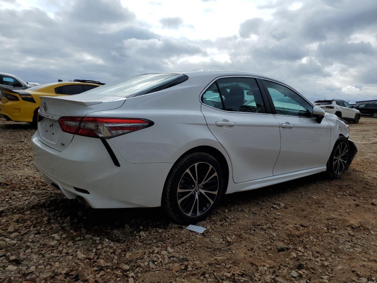 2018 TOYOTA CAMRY L - Image 3