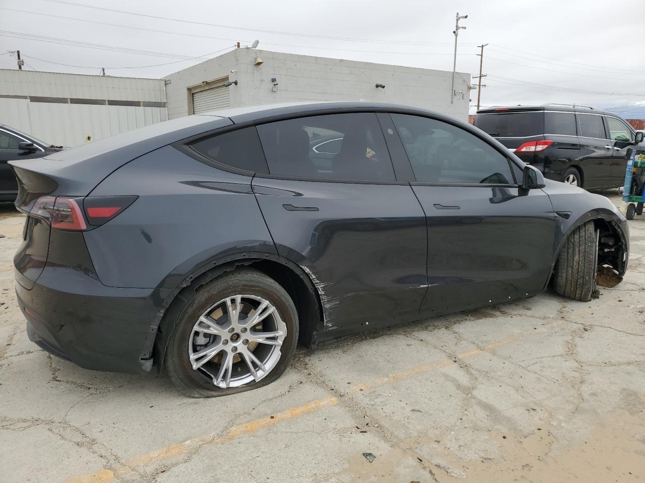 2024 TESLA MODEL Y - Фото 3