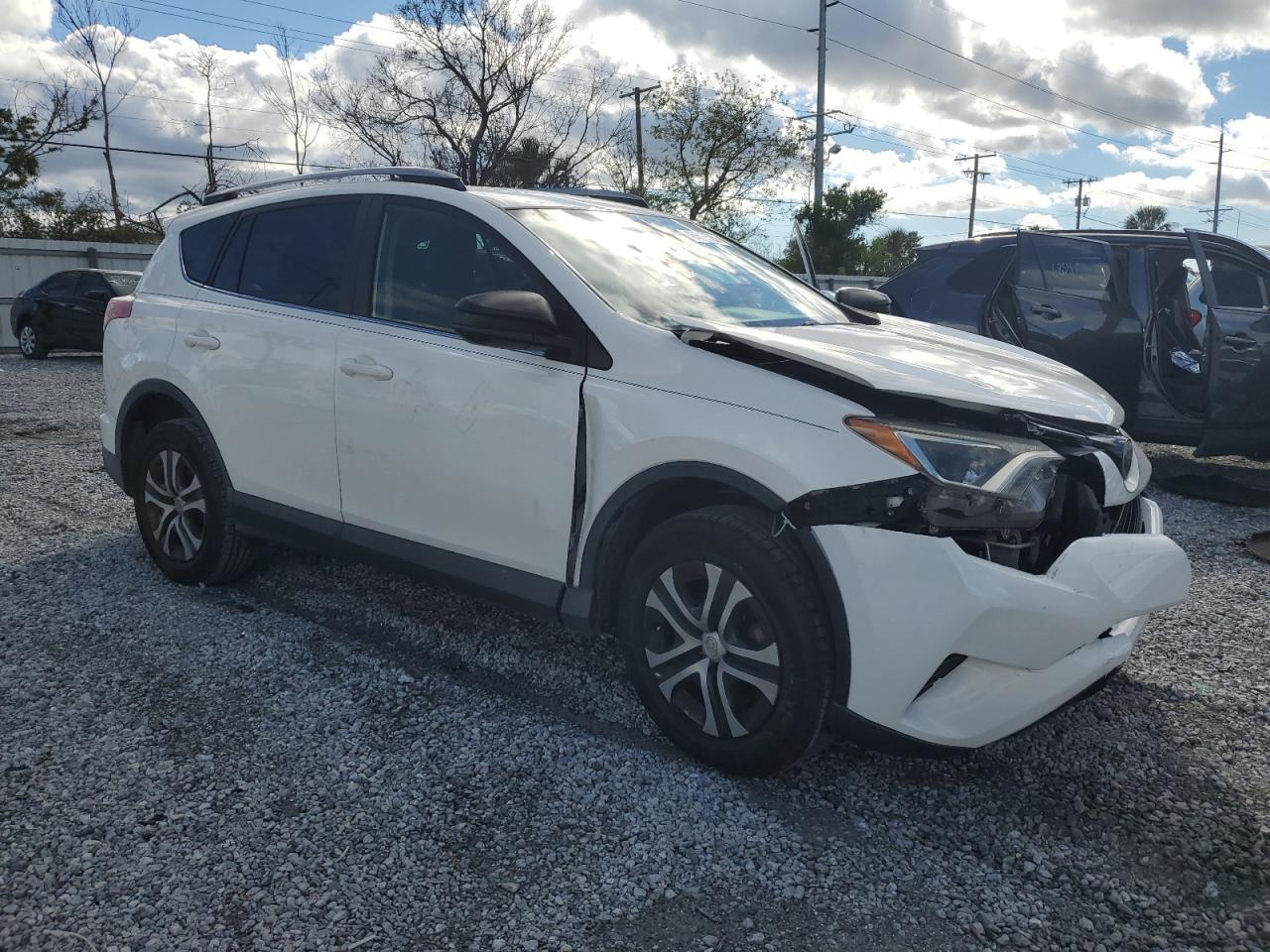 2018 TOYOTA RAV4 LE - Image 4