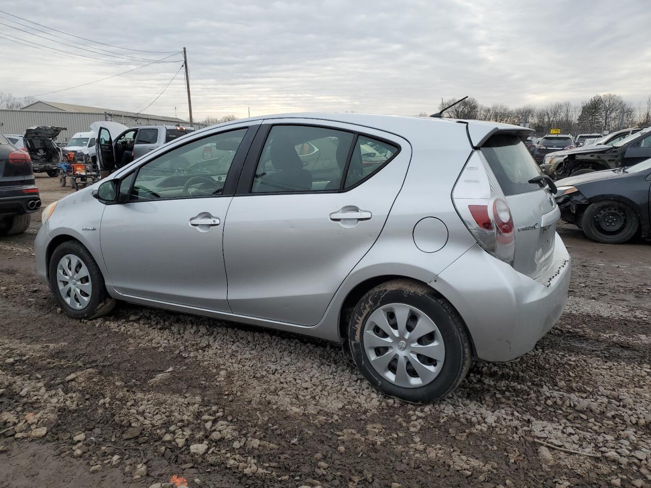 2013 TOYOTA PRIUS C - Image 2