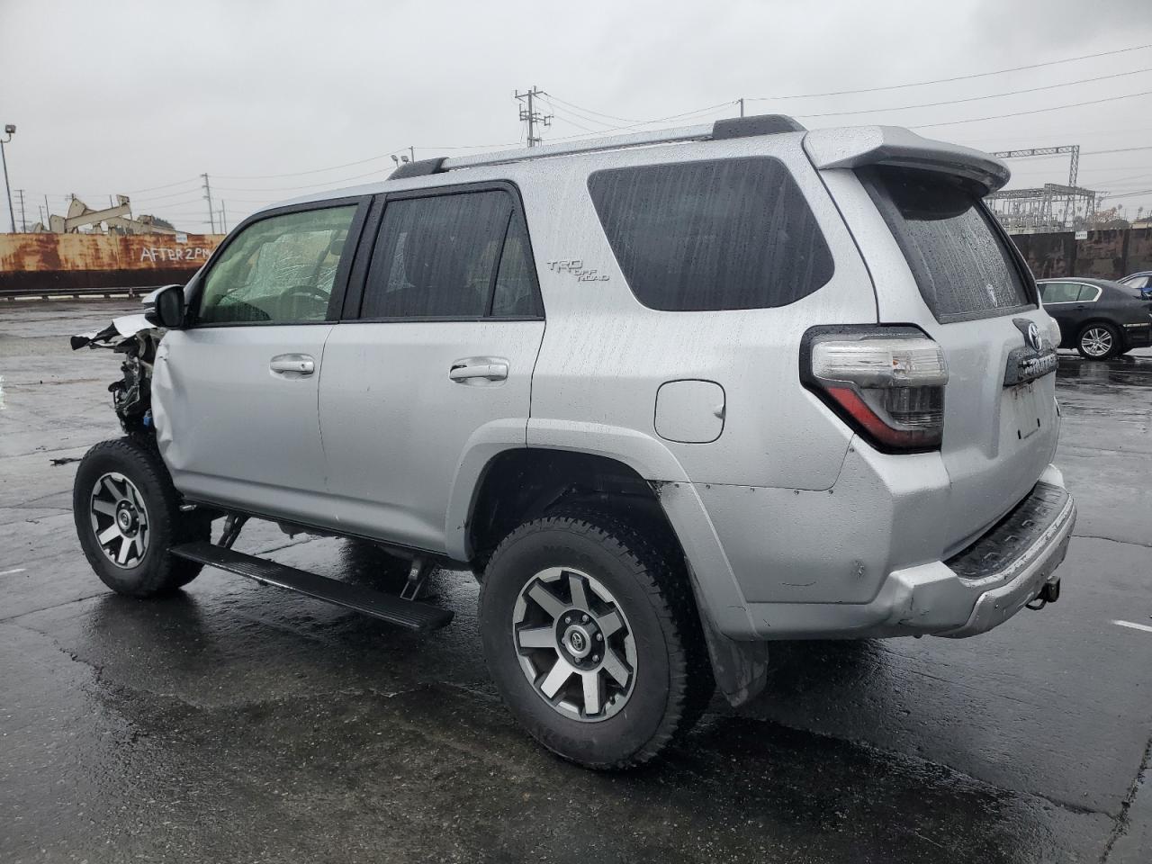 2018 TOYOTA 4RUNNER SR - Image 2