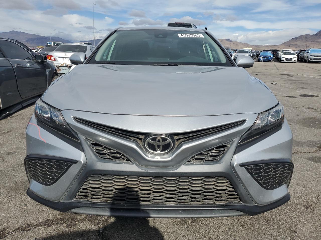 2021 TOYOTA CAMRY SE - Фото 5