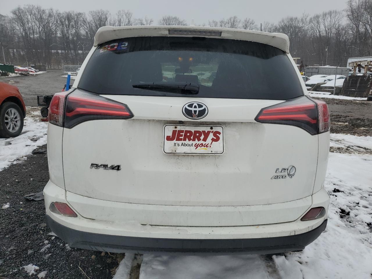 2018 TOYOTA RAV4 LE - Image 6