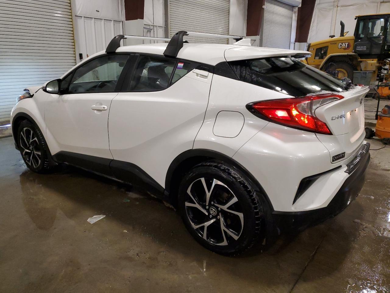 2018 TOYOTA C-HR XLE - Фото 2