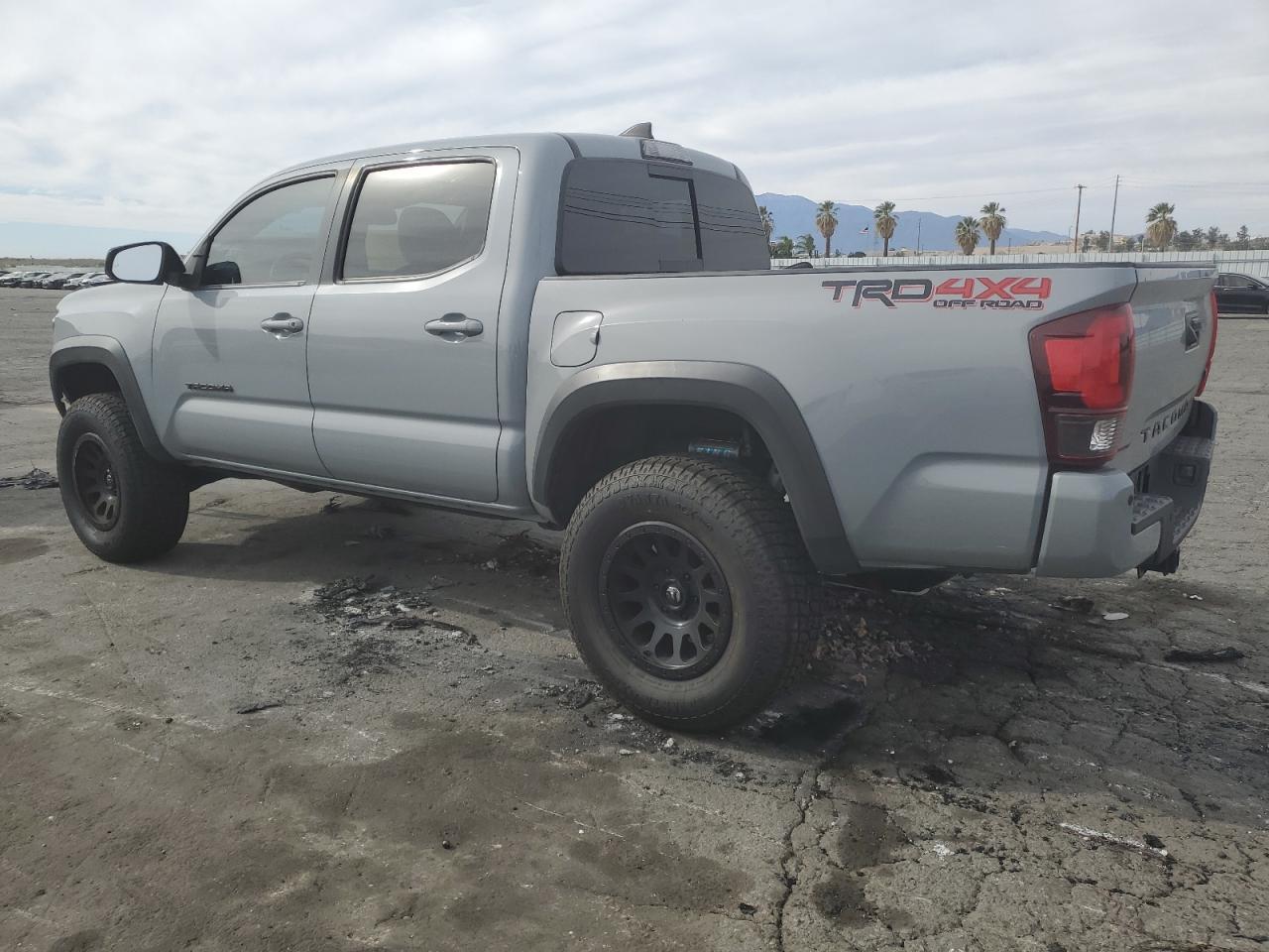 2019 TOYOTA TACOMA DOU - Фото 2