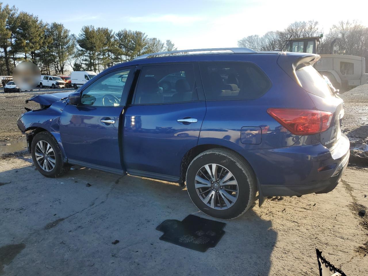 2017 NISSAN PATHFINDER - Фото 2