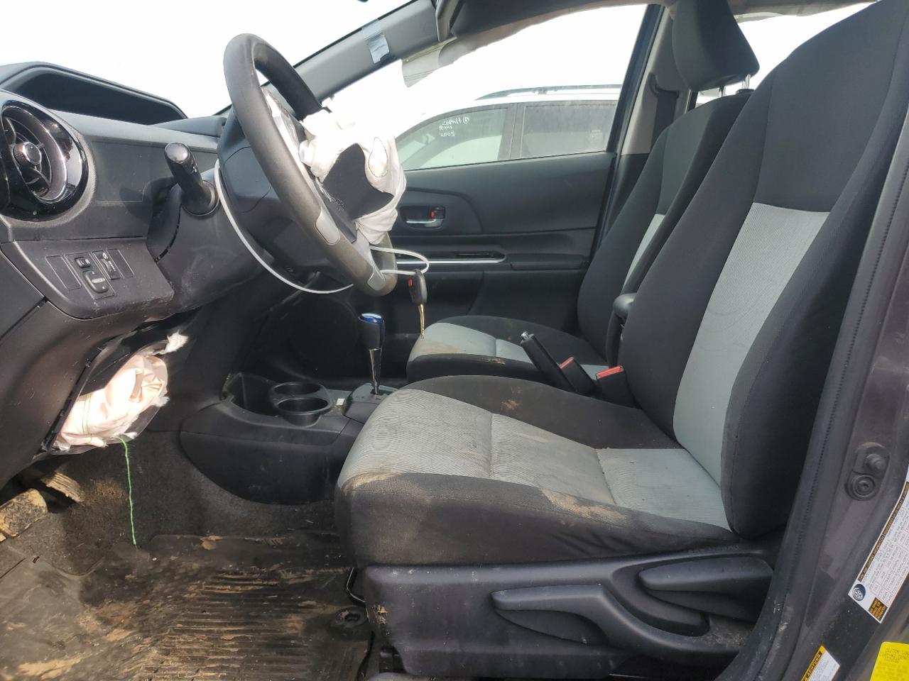 2015 TOYOTA PRIUS C - Image 7