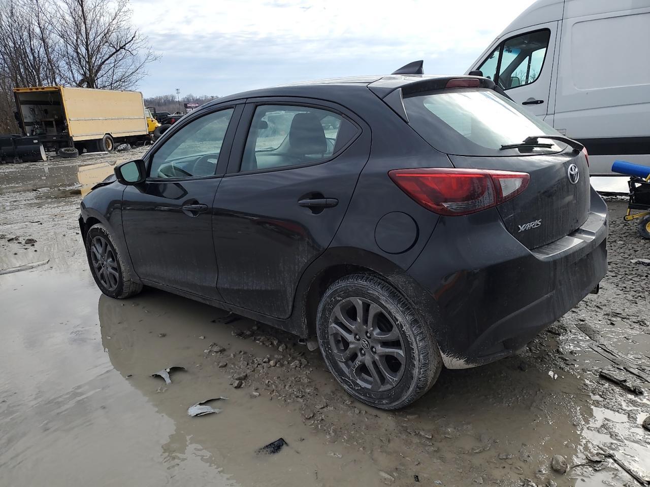 2020 TOYOTA YARIS LE - Фото 2