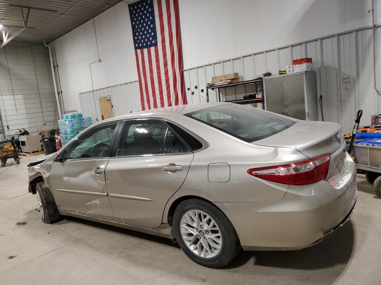 2017 TOYOTA CAMRY LE - Фото 2