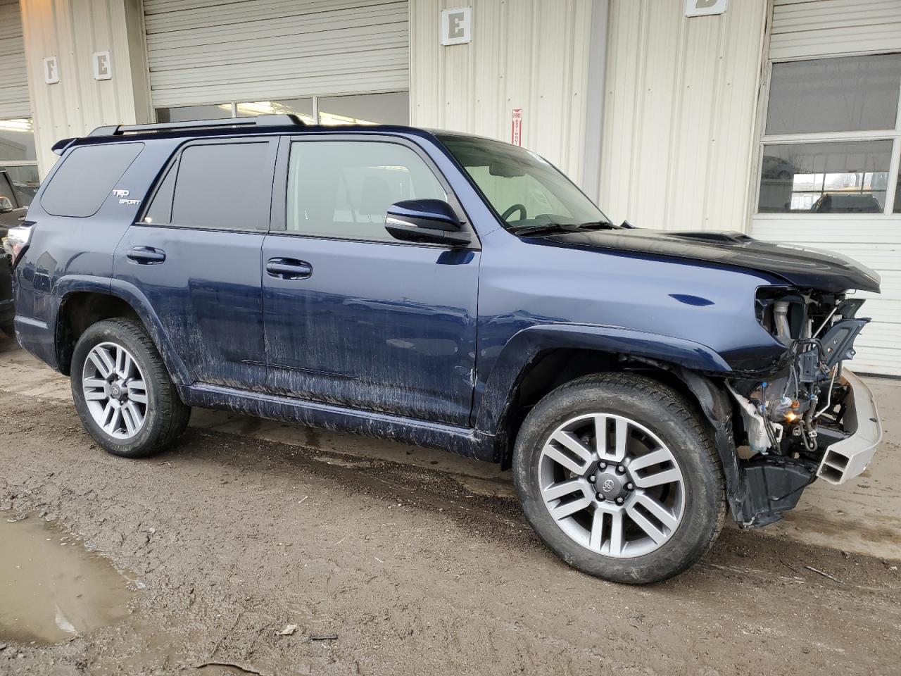 2022 TOYOTA 4RUNNER SR - Фото 4