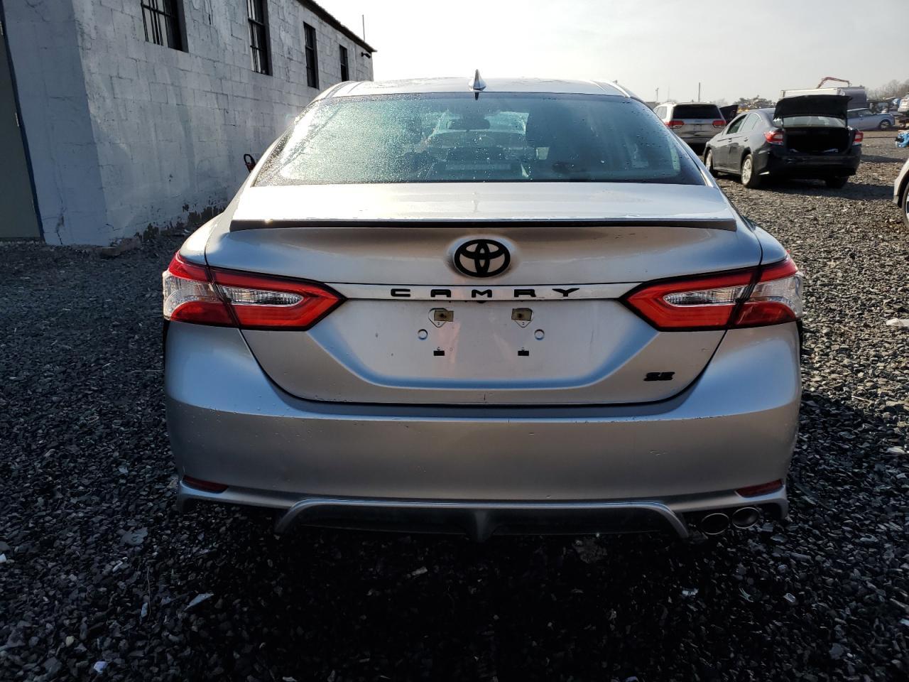 2020 TOYOTA CAMRY SE - Фото 6
