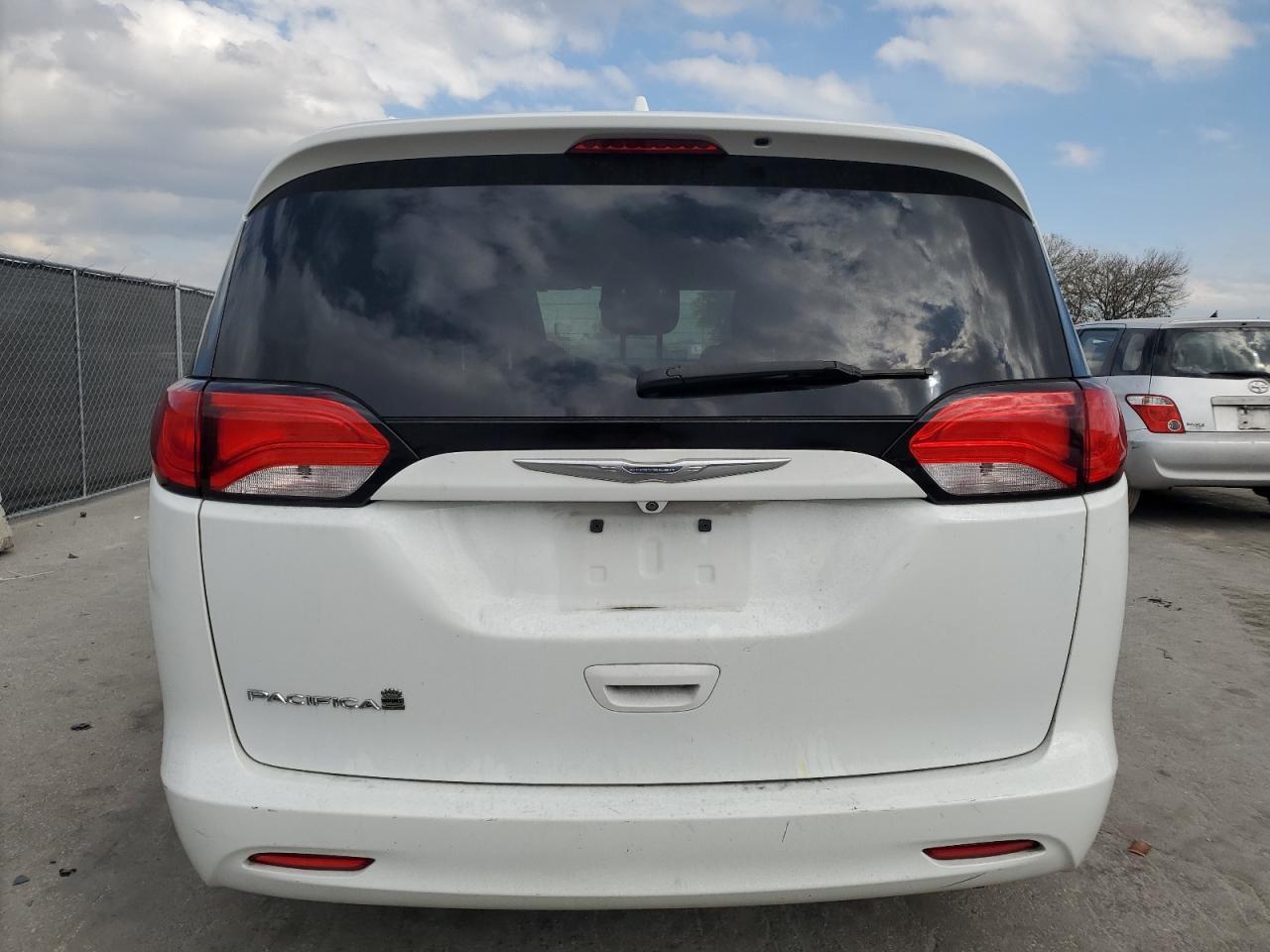 2017 CHRYSLER PACIFICA L - Image 6