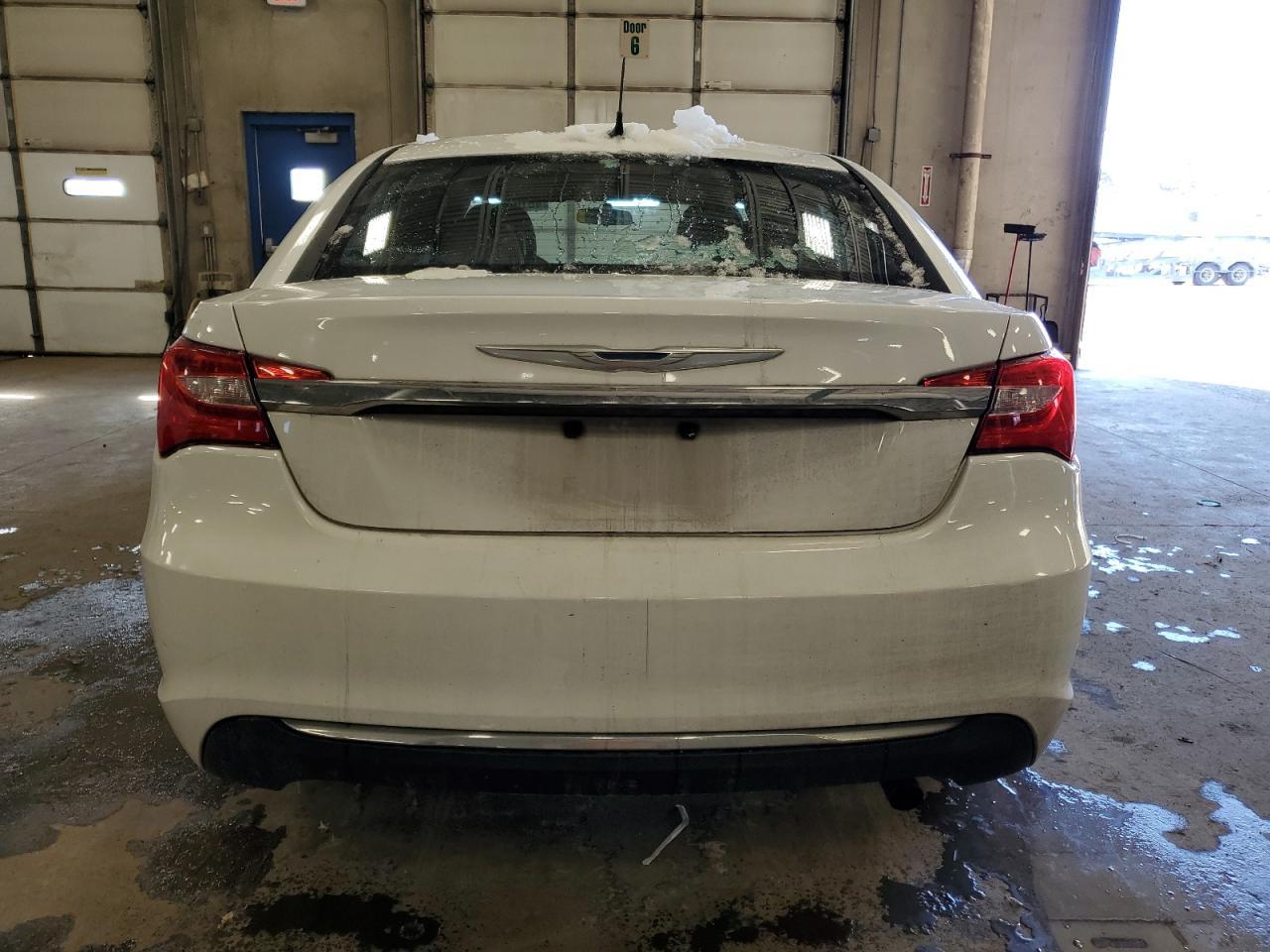 2013 CHRYSLER 200 LX - Фото 6