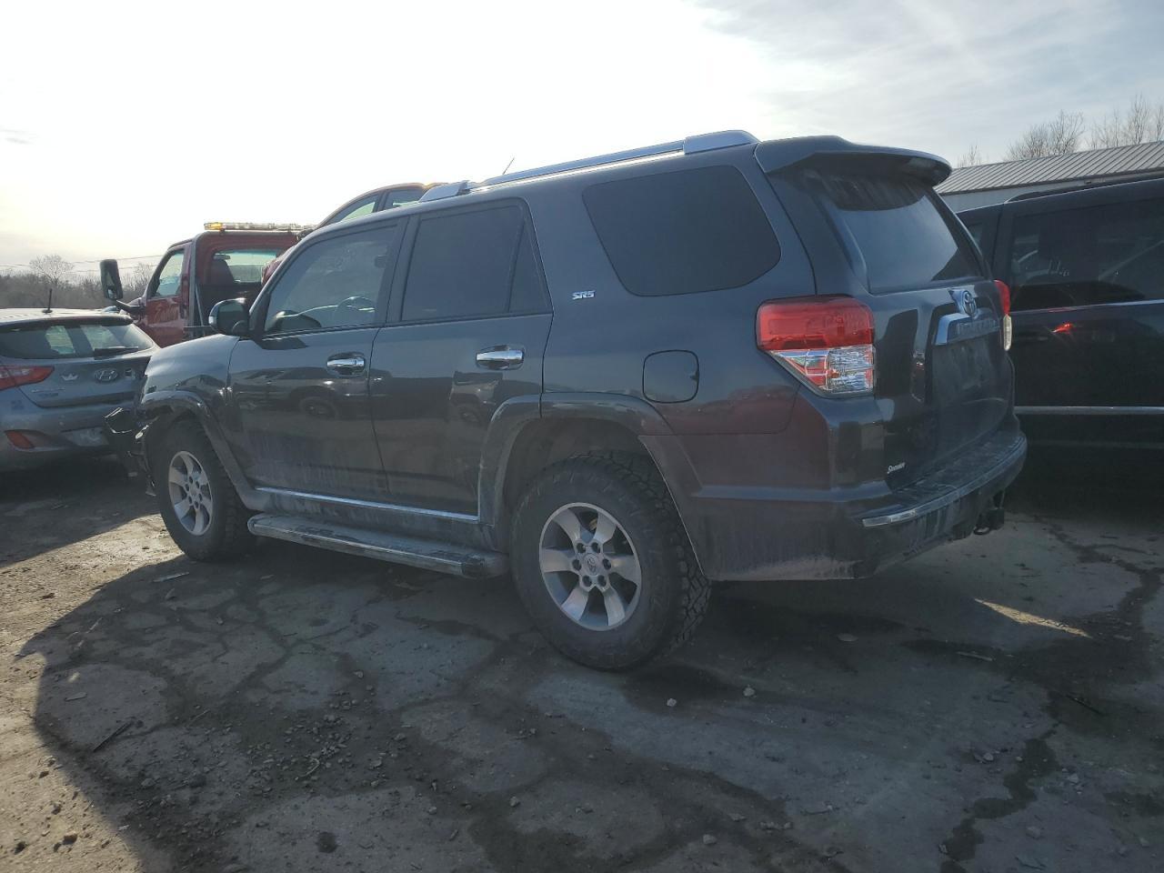 2011 TOYOTA 4RUNNER SR - Image 2