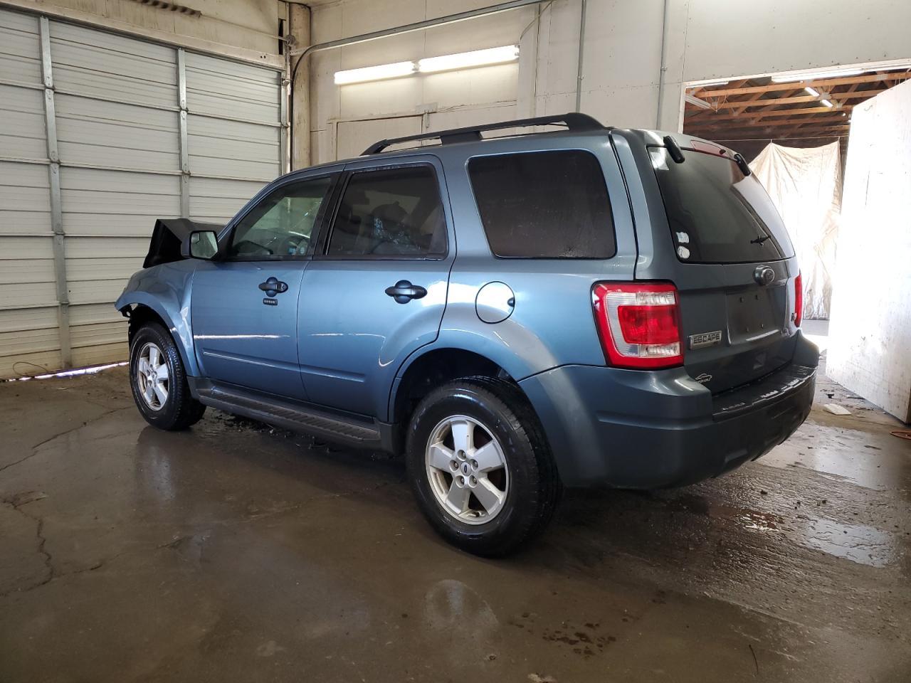 2010 FORD ESCAPE XLT - Image 2