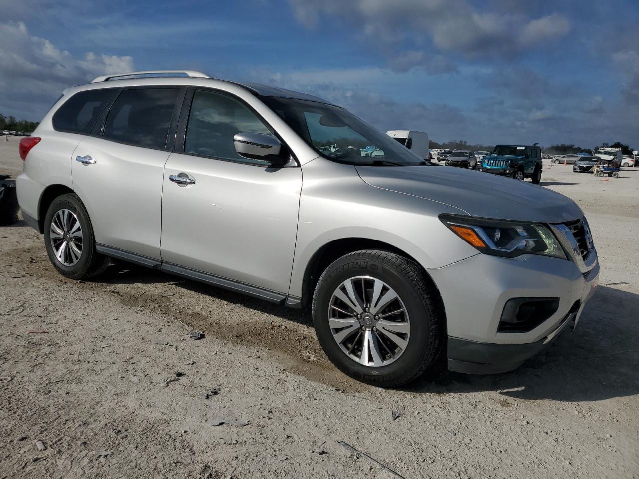 2017 NISSAN PATHFINDER - Image 4