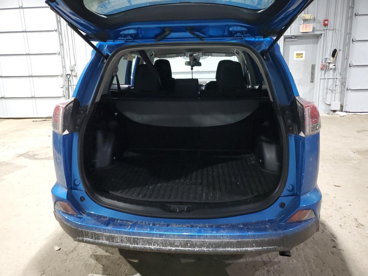 2018 TOYOTA RAV4 LE - Image 6