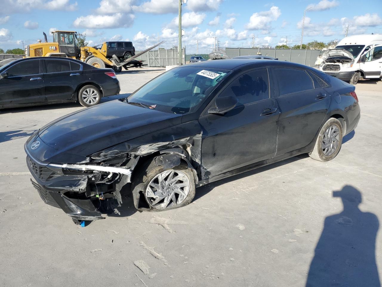 2024 HYUNDAI ELANTRA SE