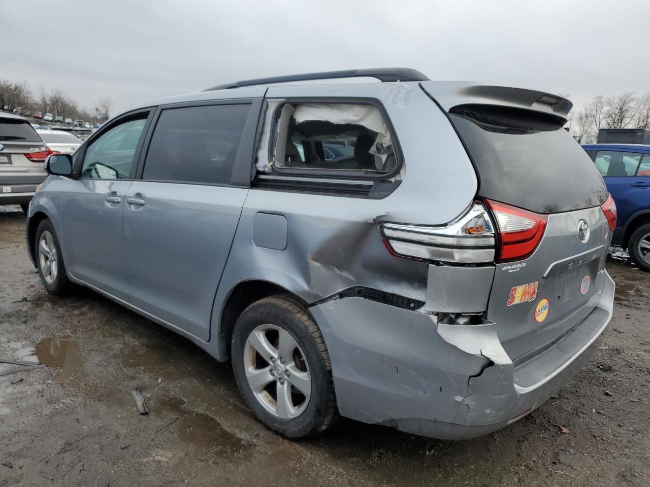 2015 TOYOTA SIENNA LE - Фото 2