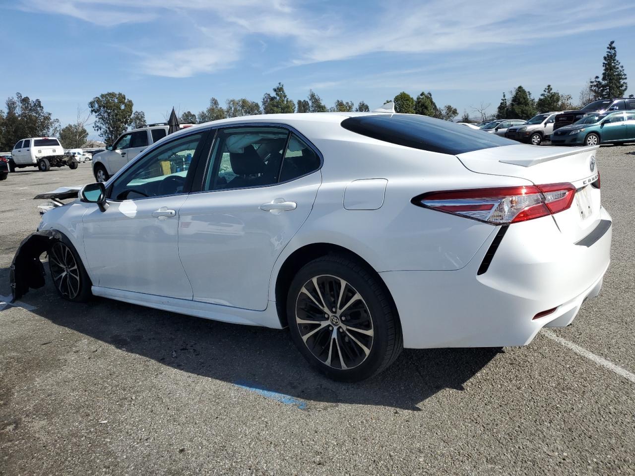 2020 TOYOTA CAMRY SE - Фото 2