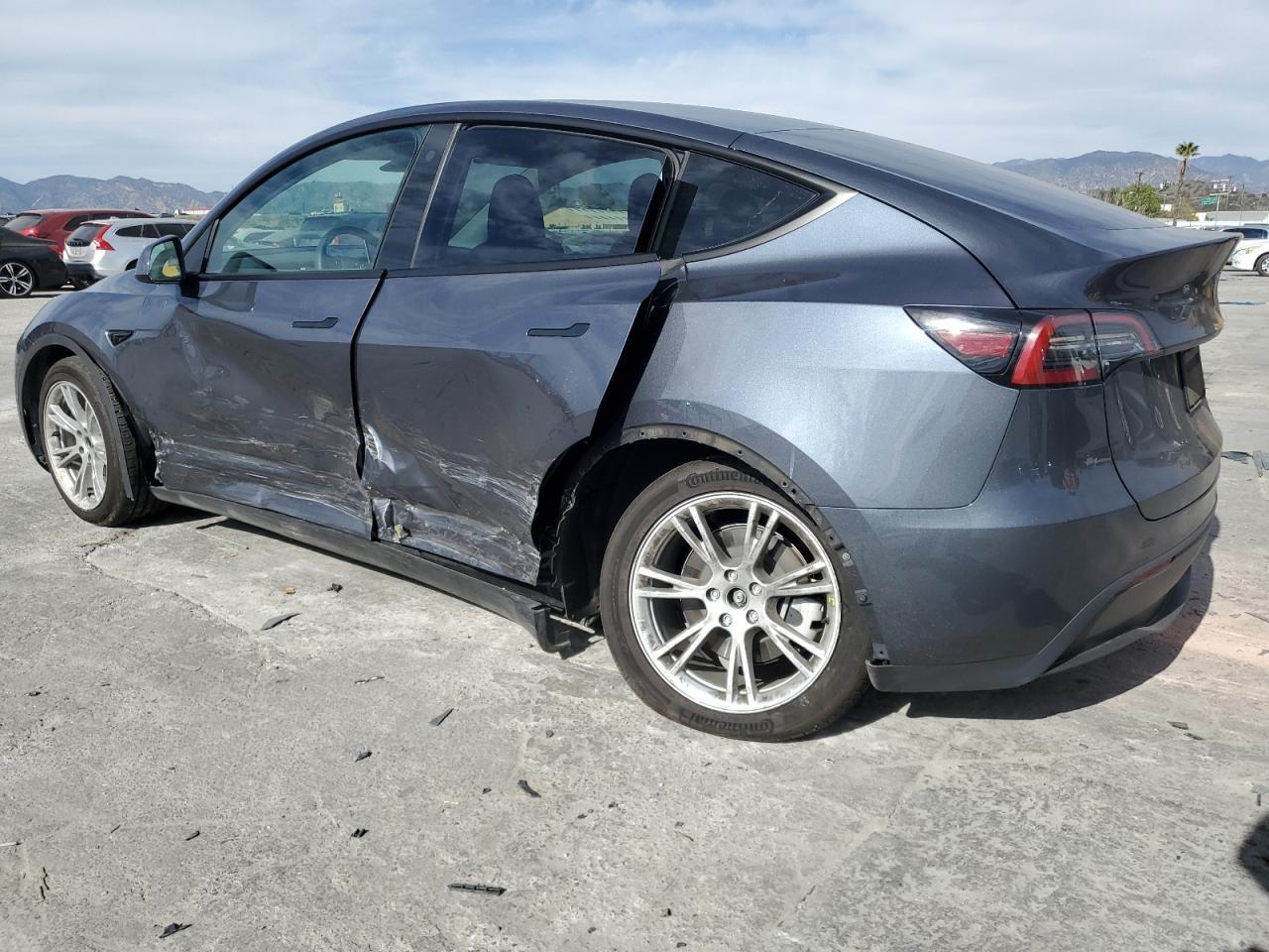 2023 TESLA MODEL Y - Фото 2