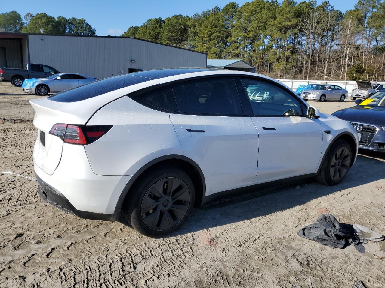 2024 TESLA MODEL Y - Image 3