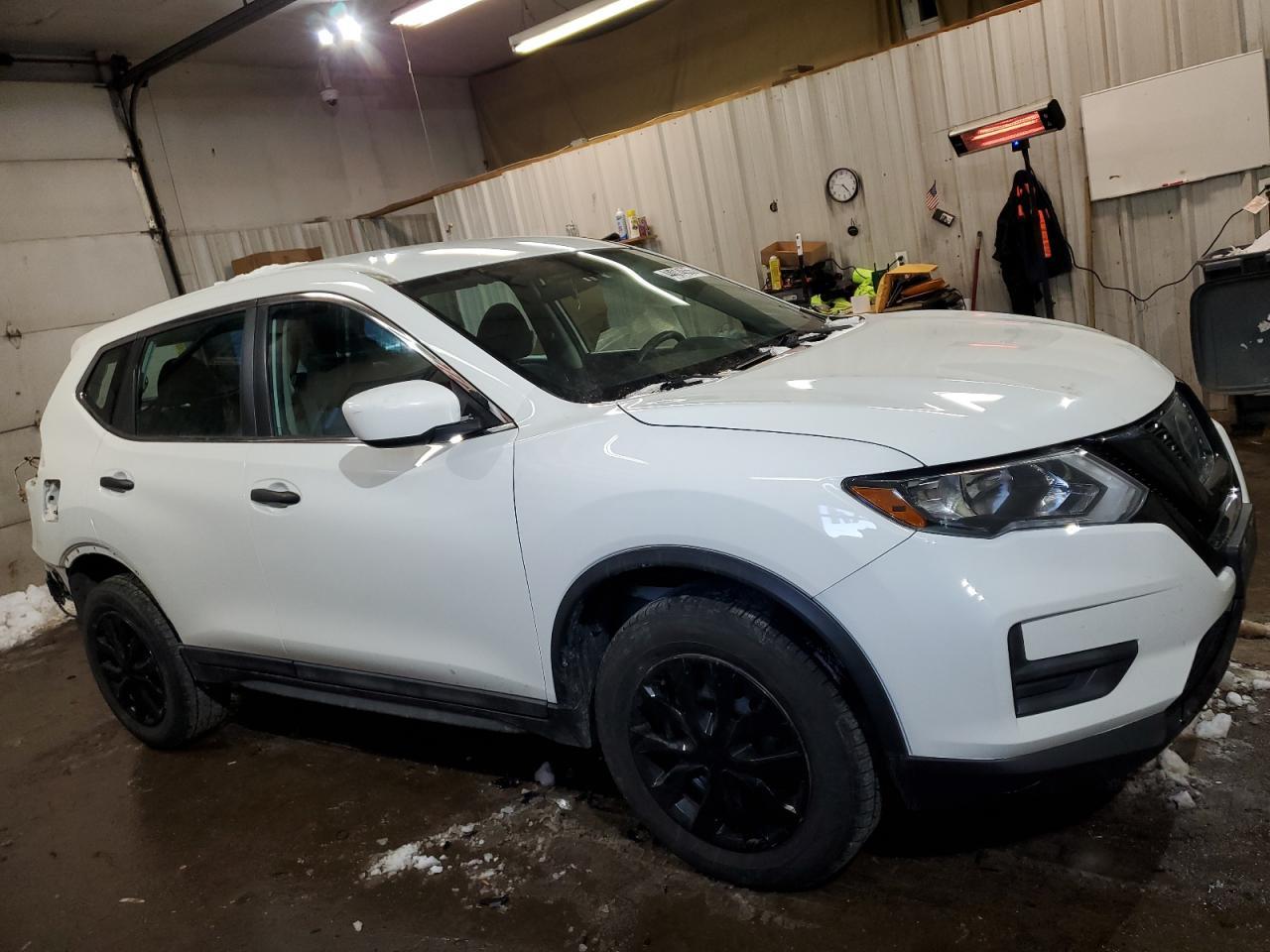 2017 NISSAN ROGUE SV - Image 4