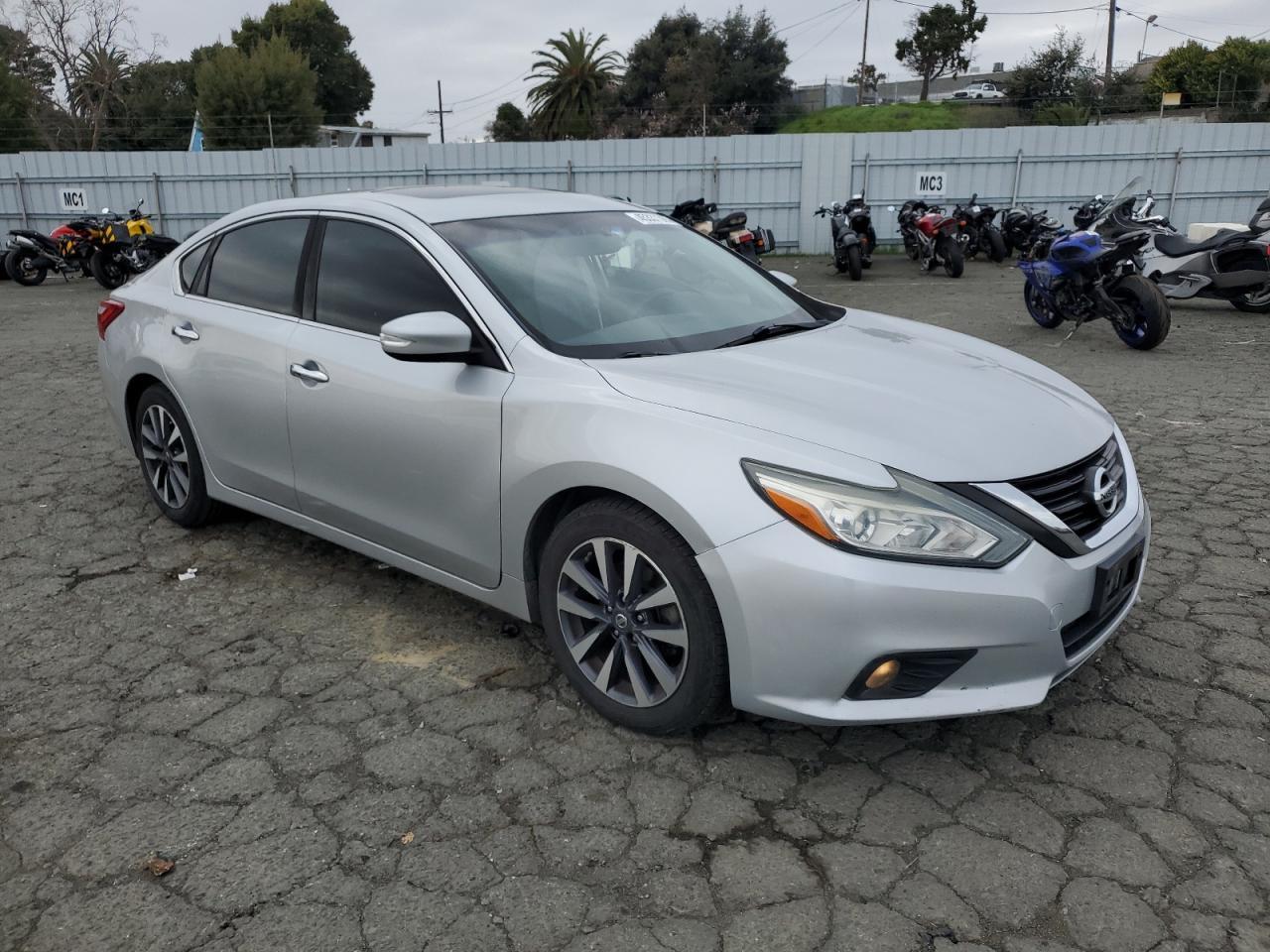 2017 NISSAN ALTIMA 2.5 - Image 4
