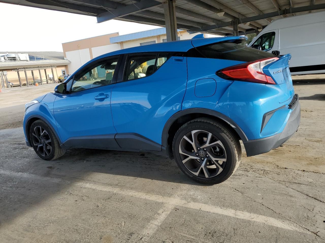 2019 TOYOTA C-HR XLE - Image 2