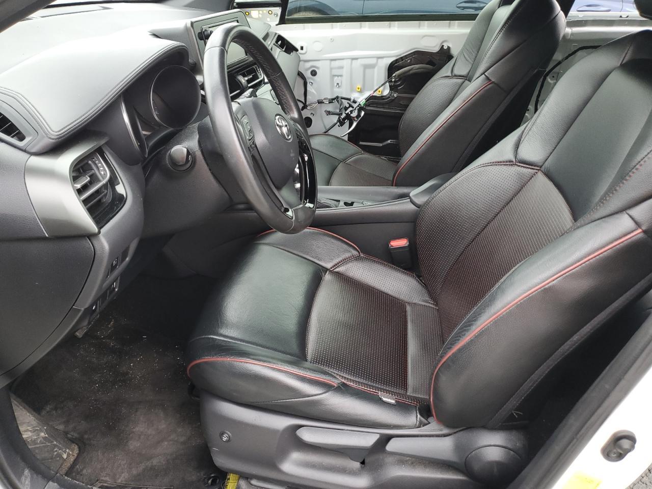 2018 TOYOTA C-HR XLE - Фото 7