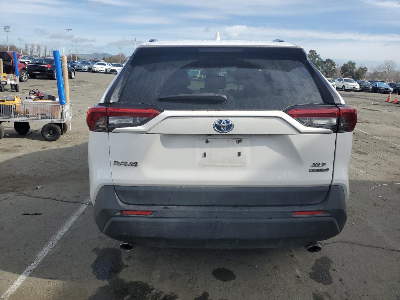 2020 TOYOTA RAV4 XLE - Image 6
