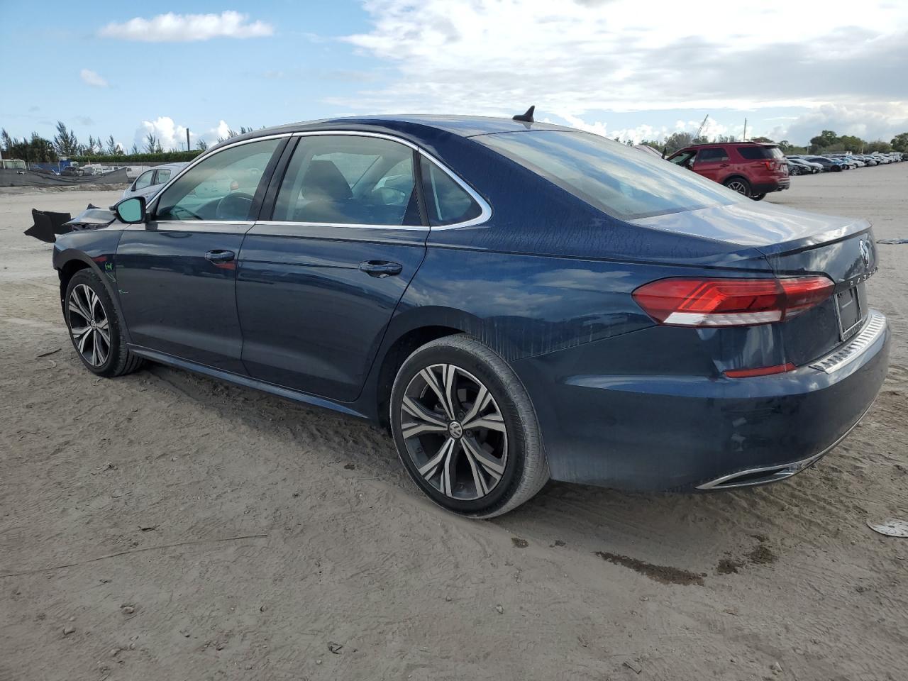 2022 VOLKSWAGEN PASSAT SE - Image 2